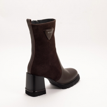 Дамски боти на ток в кафяво Дамски боти на ток в кафяво