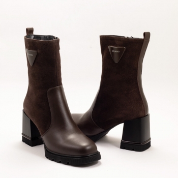 Дамски боти на ток в кафяво Дамски боти на ток в кафяво