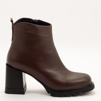 Дамски боти на ток в кафяво