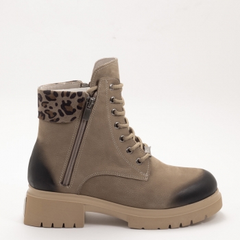 Дамски боти в бежово Дамски боти в бежово