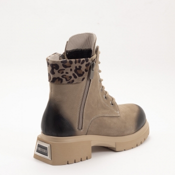 Дамски боти в бежово Дамски боти в бежово