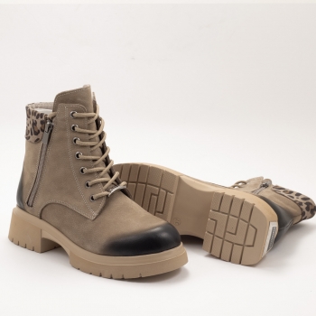 Дамски боти в бежово Дамски боти в бежово