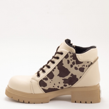 Дамски боти в бежово Дамски боти в бежово