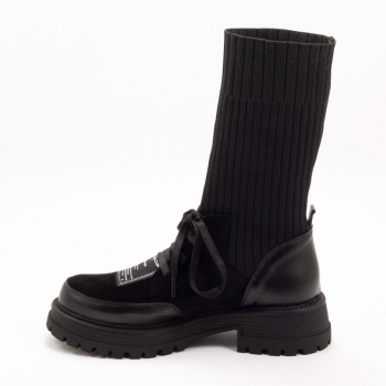 Дамски боти в черно