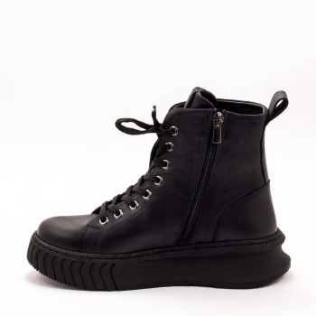 Дамски боти в черно