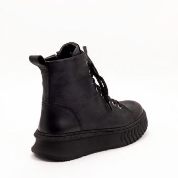 Дамски боти в черно