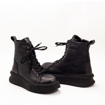 Дамски боти в черно