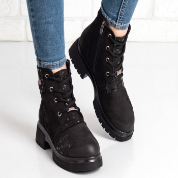 Дамски боти в черно