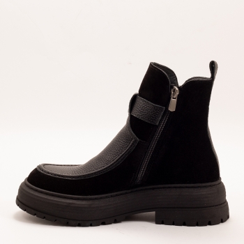 Дамски боти в черно