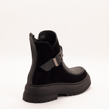 Дамски боти в черно