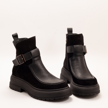 Дамски боти в черно