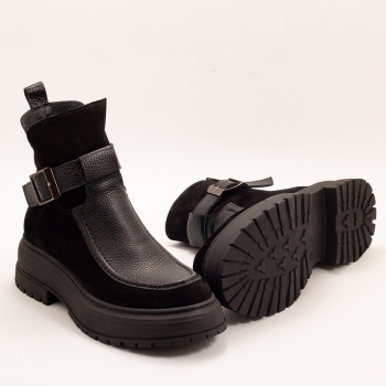 Дамски боти в черно