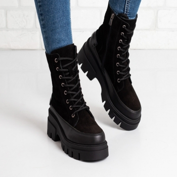 Дамски боти в черно