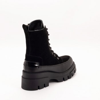 Дамски боти в черно