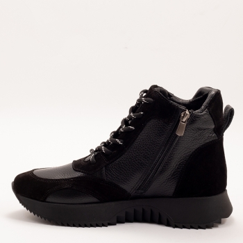 Дамски боти в черно