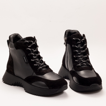 Дамски боти в черно