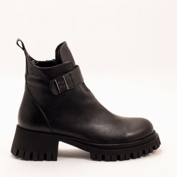 Дамски боти в черно