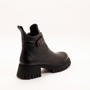 Дамски боти в черно