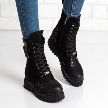 Дамски боти в черно TRE2126-01 Дамски боти в черно