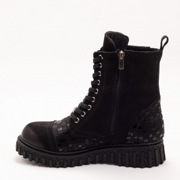 Дамски боти в черно Дамски боти в черно