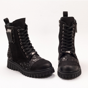 Дамски боти в черно Дамски боти в черно