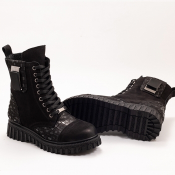 Дамски боти в черно Дамски боти в черно