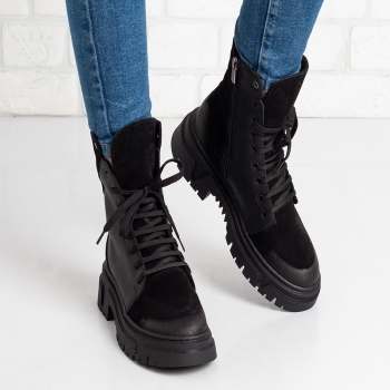 Дамски боти в черно