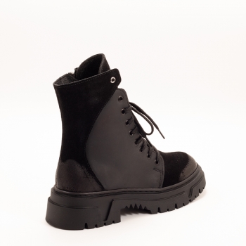 Дамски боти в черно