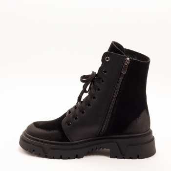 Дамски боти в черно