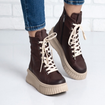 Дамски боти в кафяво