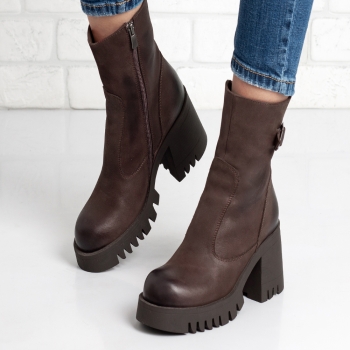 Дамски боти в кафяво