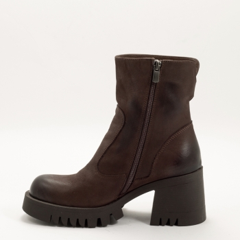 Дамски боти в кафяво