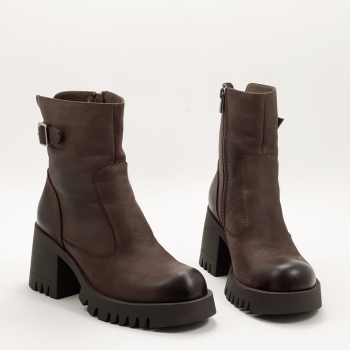 Дамски боти в кафяво