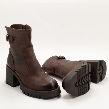 Дамски боти в кафяво