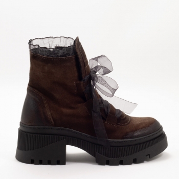 Дамски боти в кафяво