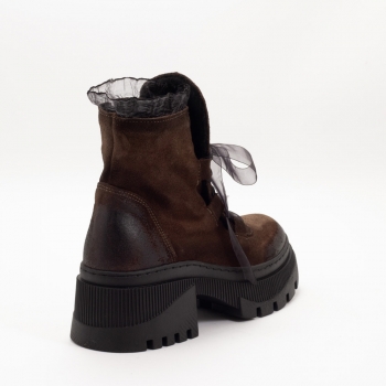 Дамски боти в кафяво