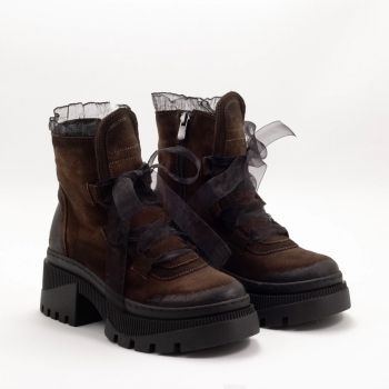 Дамски боти в кафяво