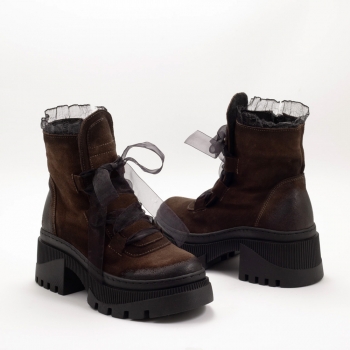 Дамски боти в кафяво