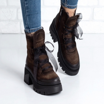 Дамски боти в кафяво