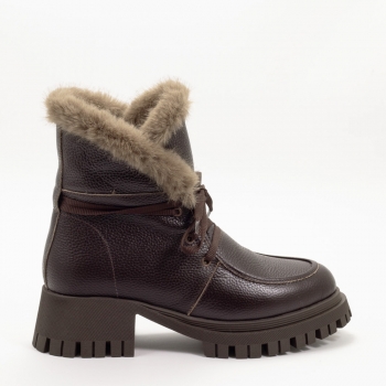 Дамски боти в кафяво с естествен косъм