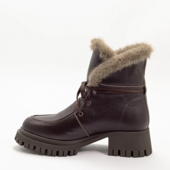 Дамски боти в кафяво с естествен косъм