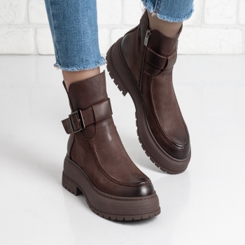 Дамски боти в кафяво