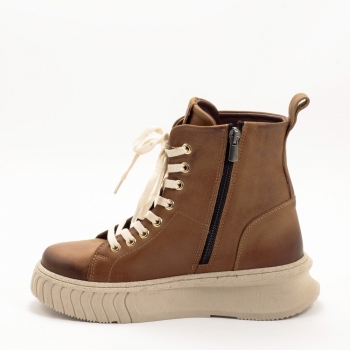 Дамски боти в камел