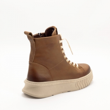 Дамски боти в камел