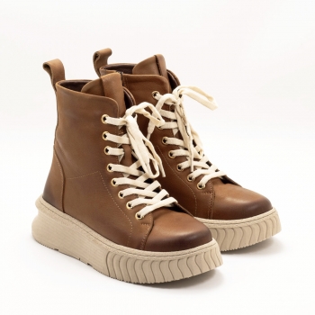 Дамски боти в камел