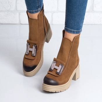 Дамски боти в камел