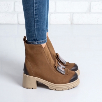 Дамски боти в камел