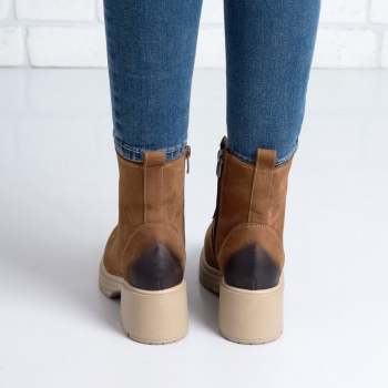 Дамски боти в камел