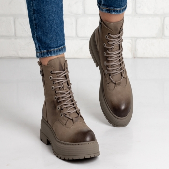 Дамски боти в тъмно бежово