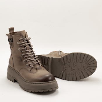 Дамски боти в тъмно бежово